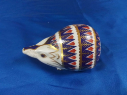 A Royal Crown Derby headhog paperweight.  11x7 cm