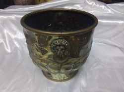 A very nice brass Jardiniere. Size 22x22 cm