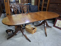 A nice Georgian style mahogany pedestal table with 1 leaf. L.200 cm W.90 cm H.76 cm
