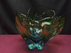 A heavy Murano Glass vase
H.21
W24