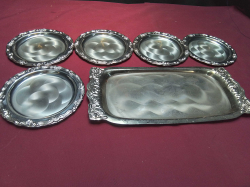 A Tray and six silver plater coasters
L.31  Cm.
W.14 Cm.