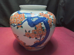 A Large marker hand painted Chinese pot
H.25
W.25