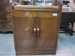 An art Deco piano Stool
D.33cm.
L.44 cm
H.55cm