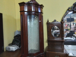 A Nice Italian style inlaid corner Cupboard with bowed glass
H.210
W.65
D.45