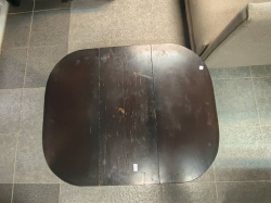 A Small Oak Drop Leaf Table 
L.61cm.
H.50cm.
W.28cm.