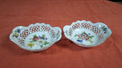 2 Dresden style dishes with Reticulation sides and hand painted flowers. W.17 cm L.22 cm H.6 cm