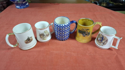 5 various Mugs with pattern of etc. 