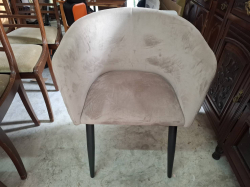 A Small grey bedroom Chair
H.77 cm.
W.55 cm.