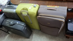 4 Good suitcases