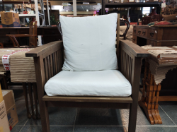 A Nice cardew chair with Cushions 
H.85 cm.
W.72 cm.