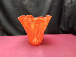 Lovely orange crystal vase
H.21cm.
W 22cm.