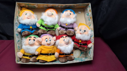 7 vintage DISNEY (Snow White) plush toy dwarfs