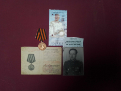 Original stalin's medal for victory Nazi German with photo 