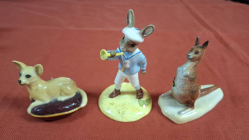A Royal Doulton bunnykins figurine 