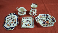 5 Various pieces of Masons all hand painted in Mandarin, and Mandalay red patterns. W.18cm