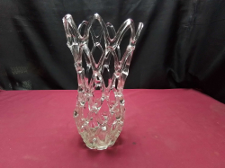 Lovely chicoslovakia glass vase 
H27cm.
W12cm.