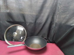 1 wok&Glass lid30cm.,5ltr,stainless steel,non stick.(Brand villeroy&boch).