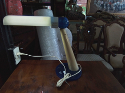One unique modern table Lamp (Brad national)
