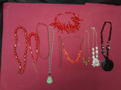 8 Piecesof  Mixed ladies 'necklaces 