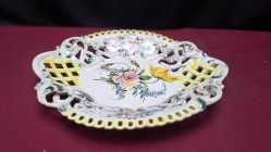 A Lovely Ceramic Hand Painted Decorative Italian Floral Dish. 31x25 cm