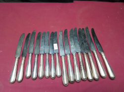 16 diner knives maybe silver handles