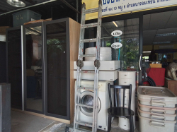 A folding aluminium ladder 
An8 -8rung ladder