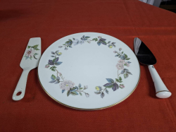 A Royal Worcester cake plate with 2 knives. W.29 cm
