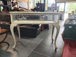 Large Vintage carved display cabinet 
H.109cm
L.119cm
W.51cm