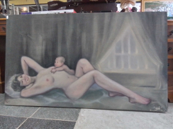 Striking oil painting of a mother breastfeeding her baby,with dramatic  light and shadow 
H.82cm.
L.137cm.