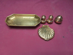 Brass Shell-shaped mirror with Brass tray