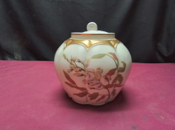 A Royal Worcester 1890.lobed melon  fluted potpourri jar
H14cm.
W14cm.