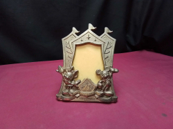 A  Disney mickey and minie pewter picture frame 
H17cm.
W10.4cm