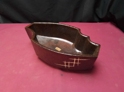 An unused Bonsai Tree Pot , Pretty Shape, Spackle Brown Ceramic finish .
L.30cm.
H10cm.