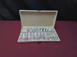 Box of English spoons 