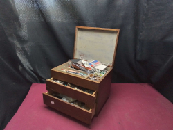 Sewing kit box with all accessories 
H23cm.
W29.2cm
