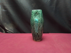 Kiyomizu Ware , Green Cylinder Vase , made by Kyoto , Stamped to base.
H24cm.
W7cm.