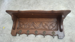 A 5 hook oak coat shelf 
L79cm.
W27cm.