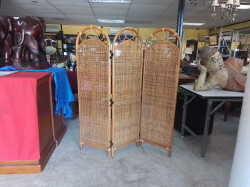 3 Panels Handicraft Wood Partition Screen Room Divider 
H141cm.
W116cm.