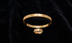 Lovely fashion gold plated stainless steel bracelet and ring.