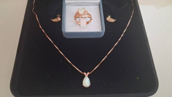 Lovely pink gold jewelery set with synthetic opals