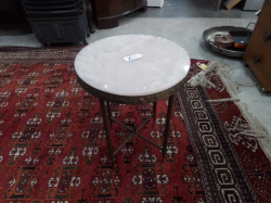 A Nice marble top on brass legs 
W 35cm.
H46cm.