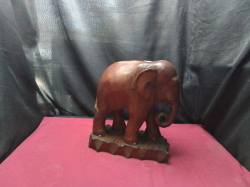 High quality carved wood elephant 
L35cm.
H40cm