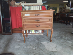A nice Oak 3 drawer Cupboard on Queen Ann legs 
L74cm.
H76cm.
D39cm.