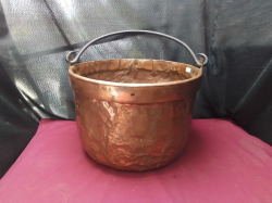 A Lovely Copper old pan with iron handle suitable for a log box or flowers W44cm.
H31cm.