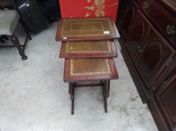 A Nice nest of tablets small damage on leather tooling 
D37cm.
L54cm.
H56cm.