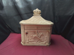 A cast alloy post box
W 39cm.
H20cm.
D46cm.