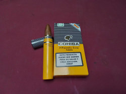 A Box of 3 conhiba parasites extra and one sepaerate 