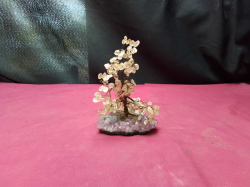 vintage Jade tree with amethyst Stone Stand 
H17cm.
W10.3cm.