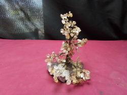 vintage Jade tree with amethyst Stone Stand 
H17cm.
W10.3cm.
