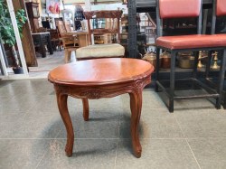 A round coffee table with Carved edge  
W58cm.
H45cm.
